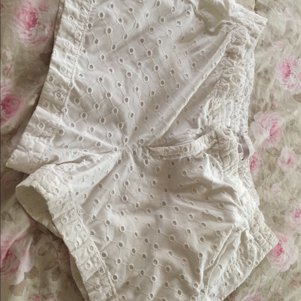 Ladies Gap white eyelet shorts size 12
